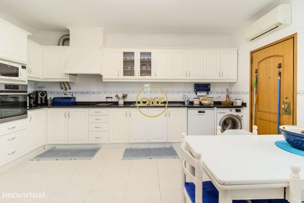 Moradia T4 com Jardim e Garagem na Ramada, Odivelas-30