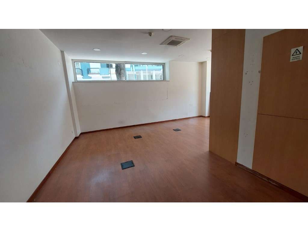 Loja Carnaxide, RC Centro Cívico - Grande imagem: 4/6