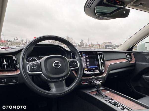 Volvo XC 60 T5 AWD Momentum Pro - 11