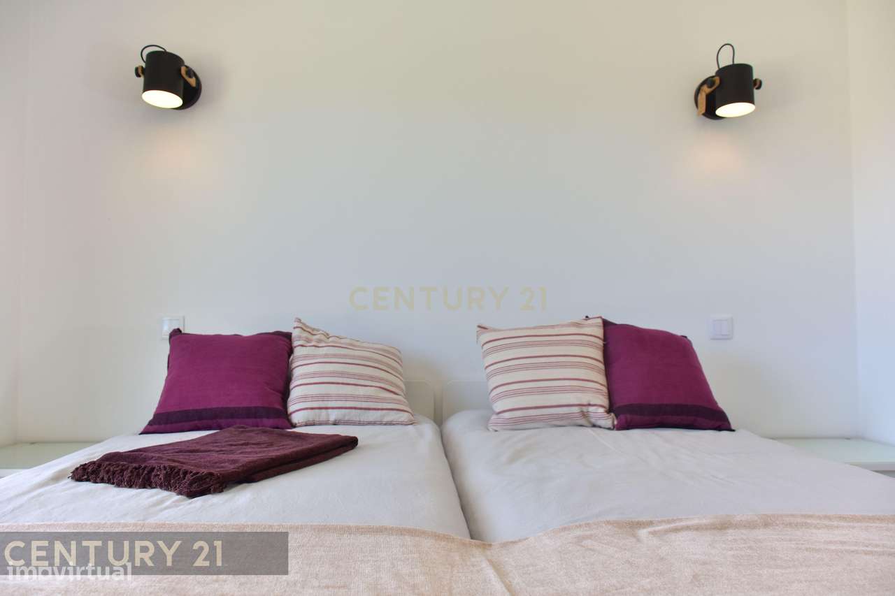 Luxo e Tranquilidade em Sagres: Uma Moradia Contemporânea à espera de-16