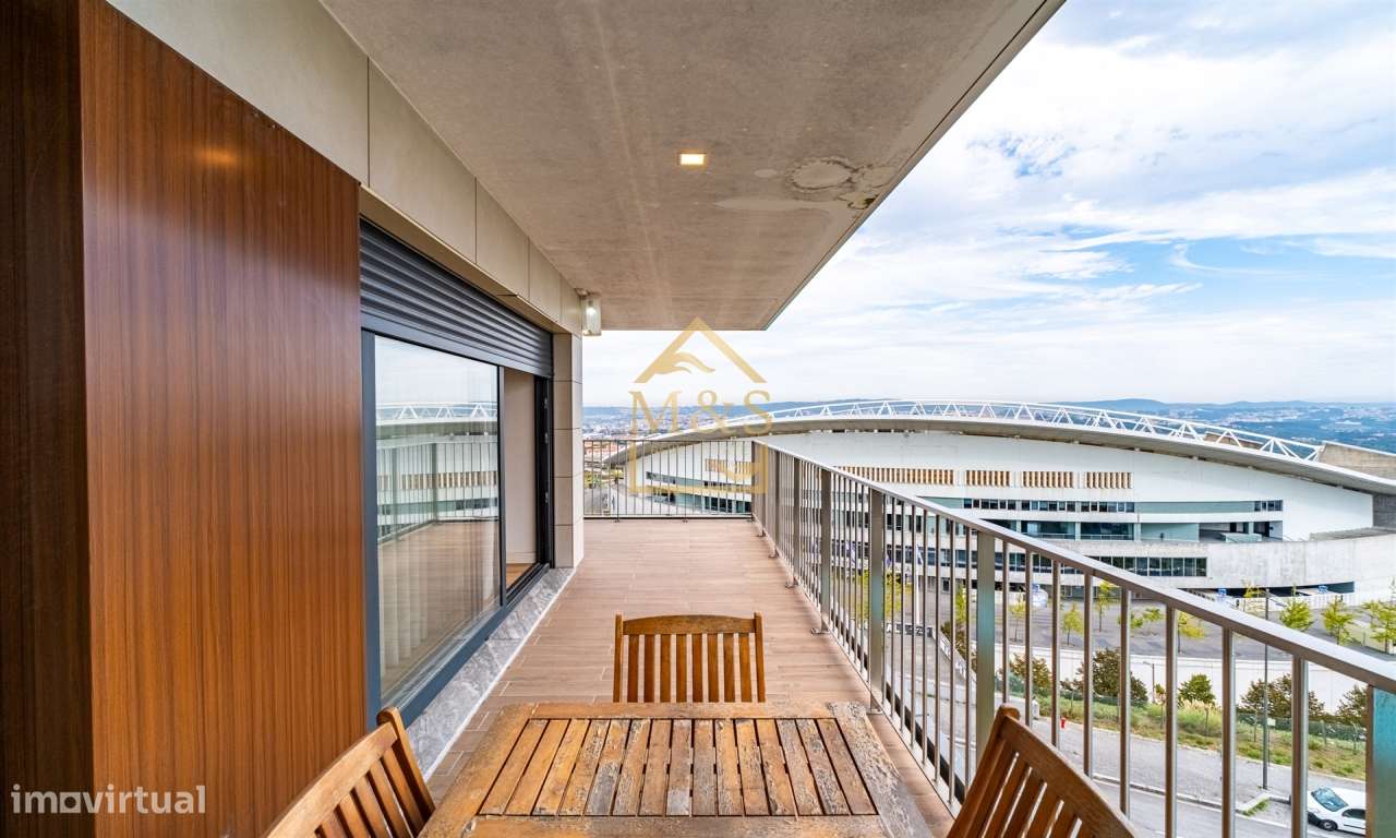 Apartamento T1 , Vistas Rio , Cond.Fechado, varanda, garagem,Antas-3