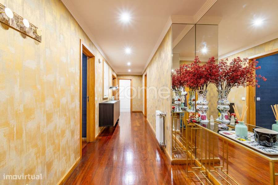 Apartamento T2+1 com Piscinas, Ginásio, Sala de Jogos e 2 Garagens-11