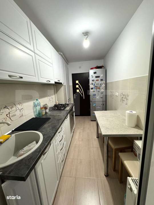 Apartament de vanzare, cu 3 camere, decomandat, etaj 1, zona Tractorul - Imagine principală: 4/8