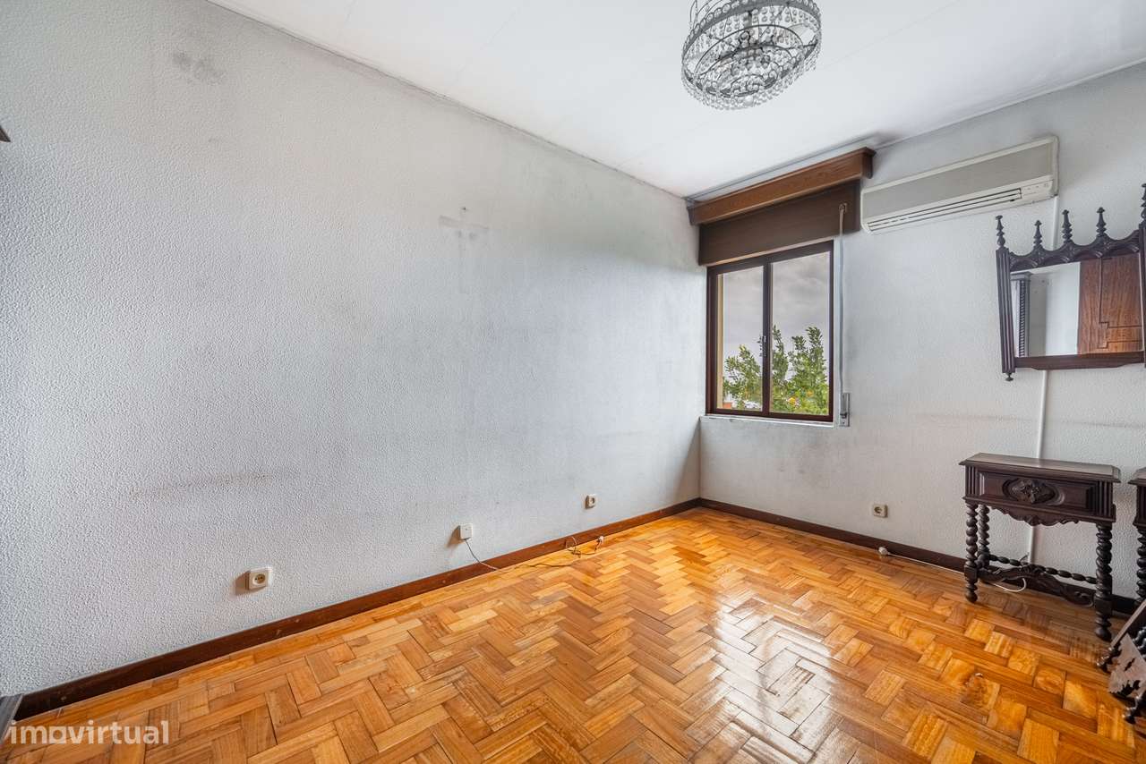 Moradia T4 de gaveto em Nogueira-19