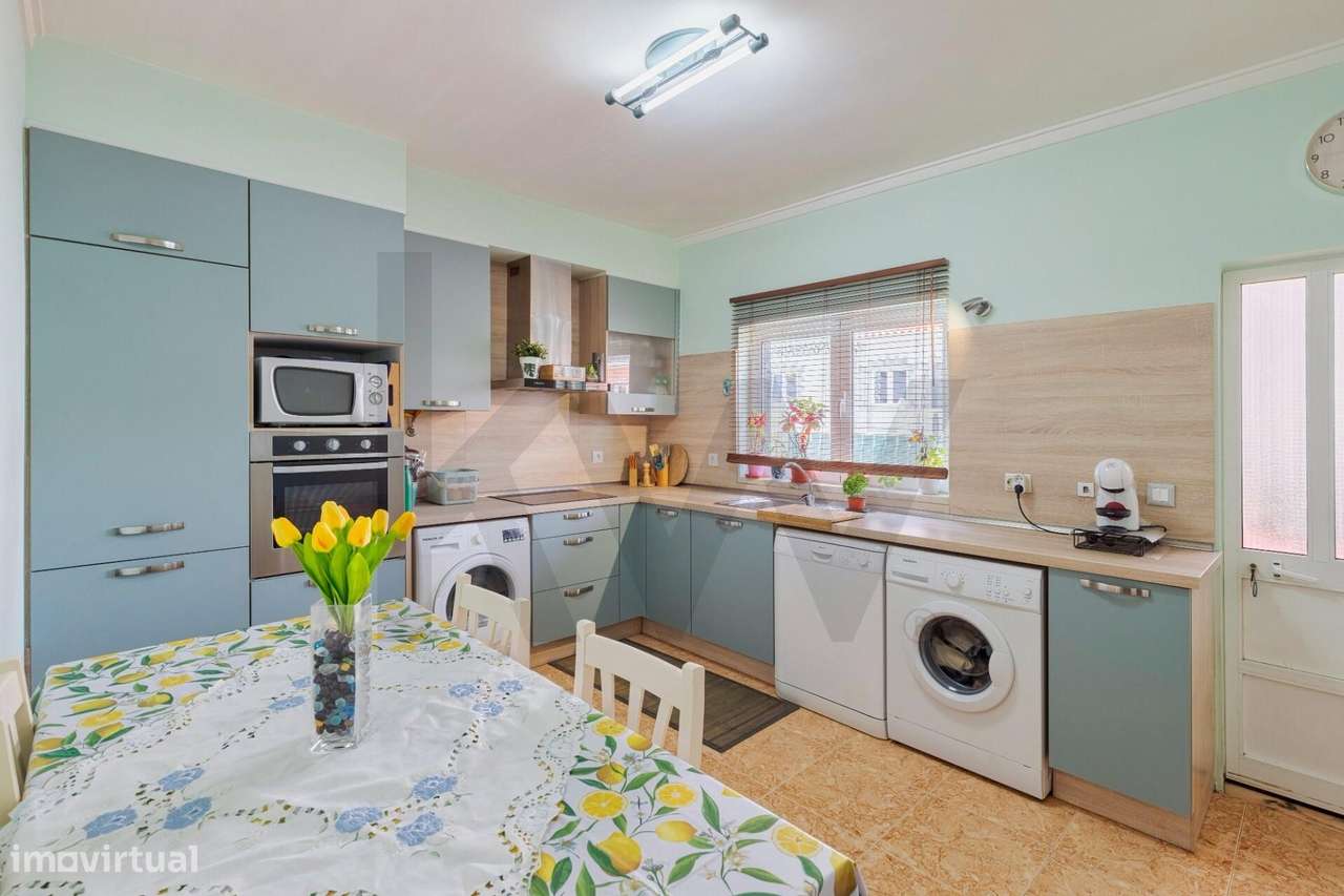 Moradia T3+2 com Piscina e Cave Independente — Quinta do Conde-13