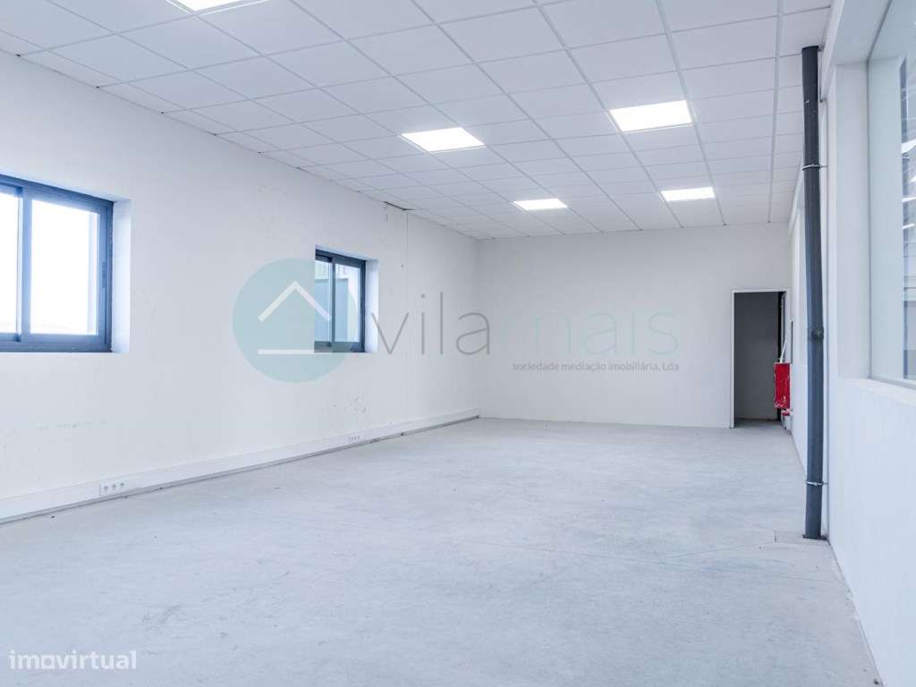 Armazém com 6 935m2 em Rebordosa-13