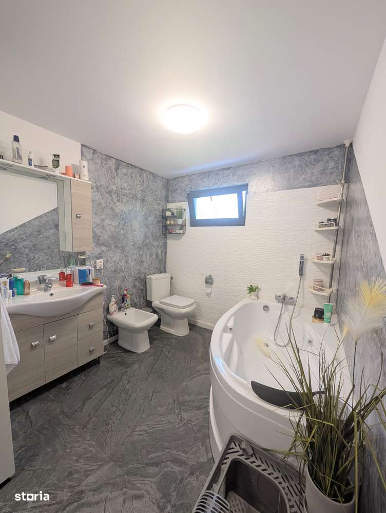 Casa individuala in spatele Hanului Visoianu, Mobilata, 4 camere - Imagine principală: 4/20