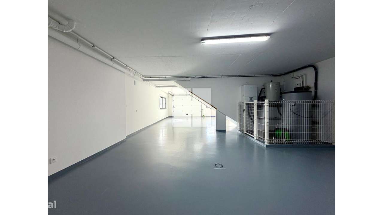 Moradia T4 Nova e Completa-46