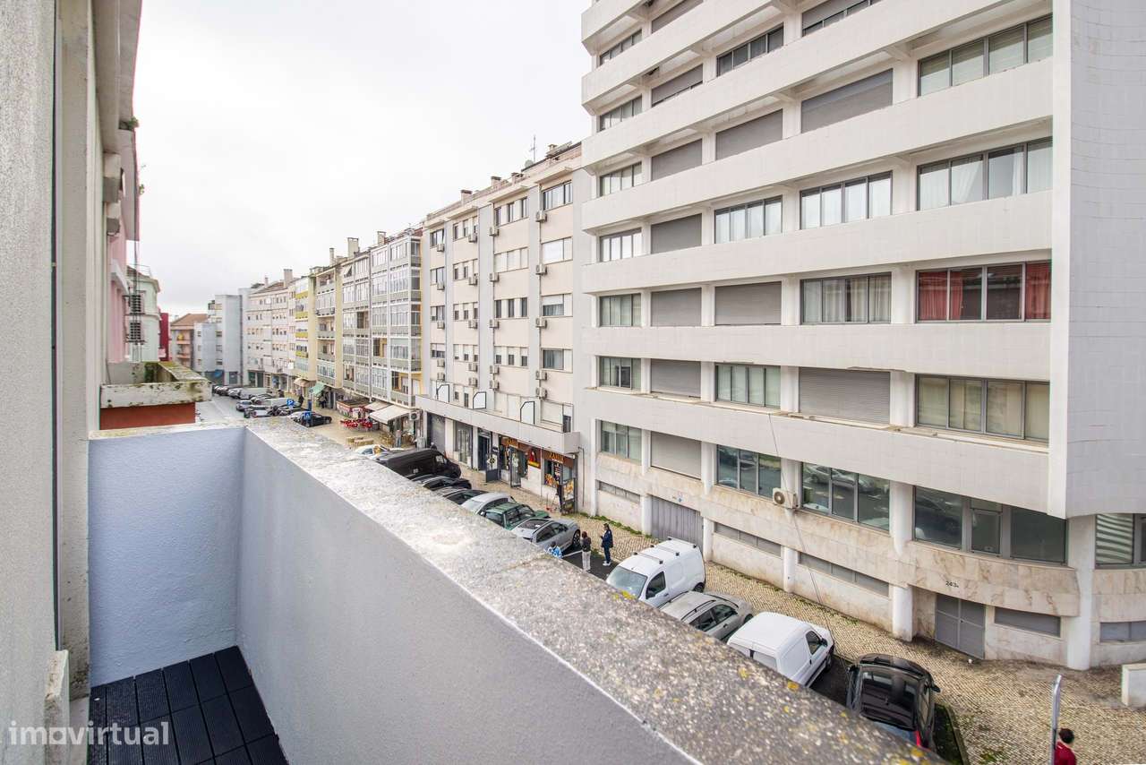 Apartamento T3 Totalmente Remodelado | Bairro de Santos / Rego – Lisbo-22