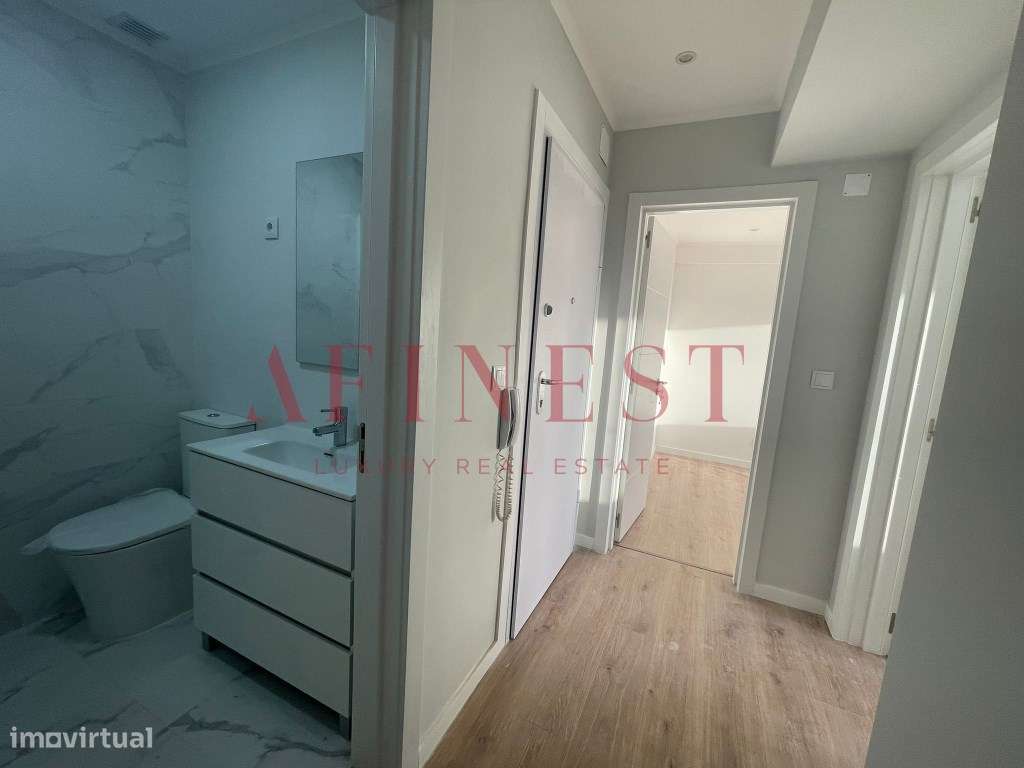 Apartamento T2 Totalmente Remodelado com varandas - Estrada da Serr... - Grande imagem: 2/20