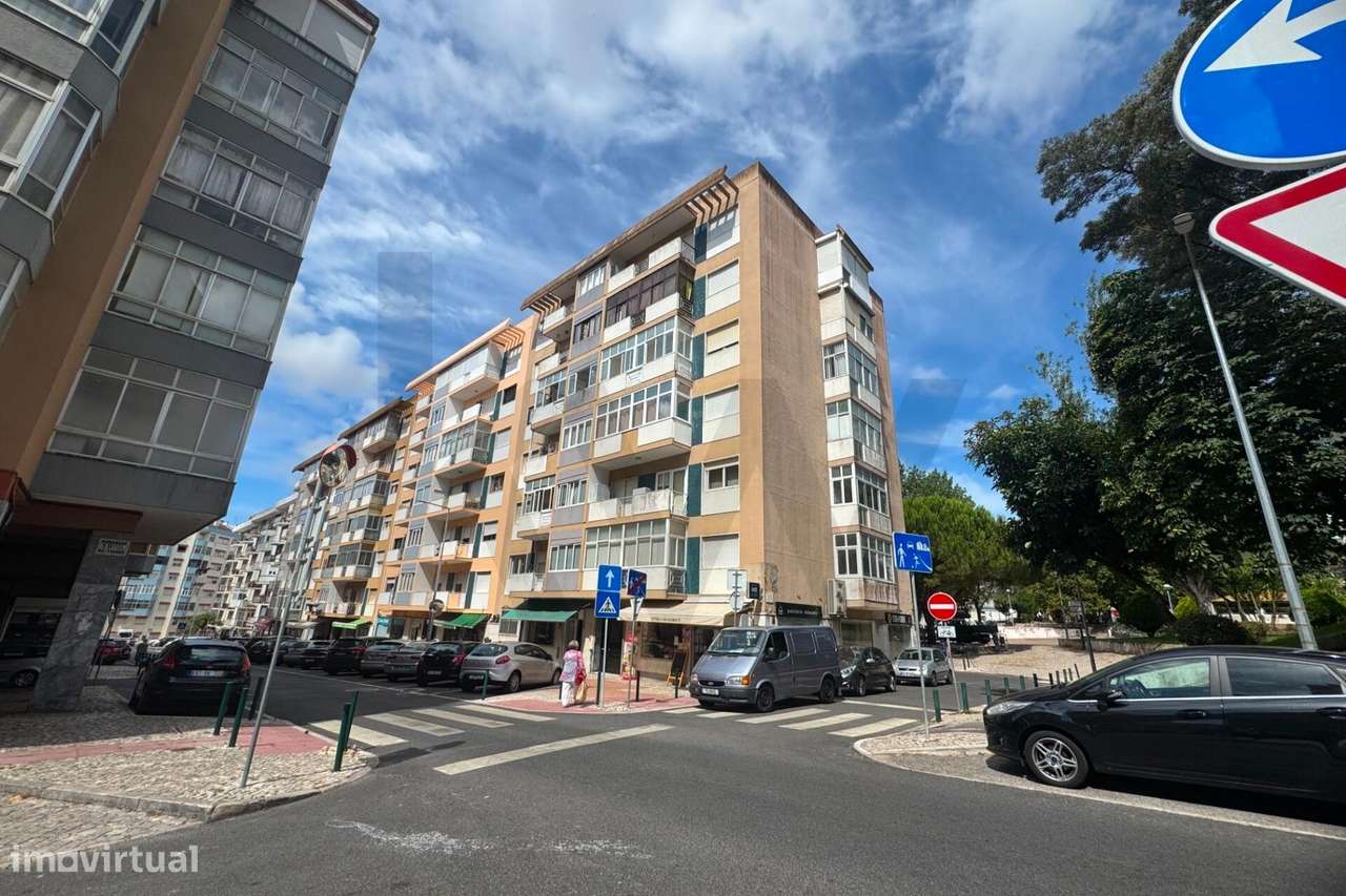 Apartamento T2 Totalmente Remodelado no centro de Monte Abraão – Confo-21