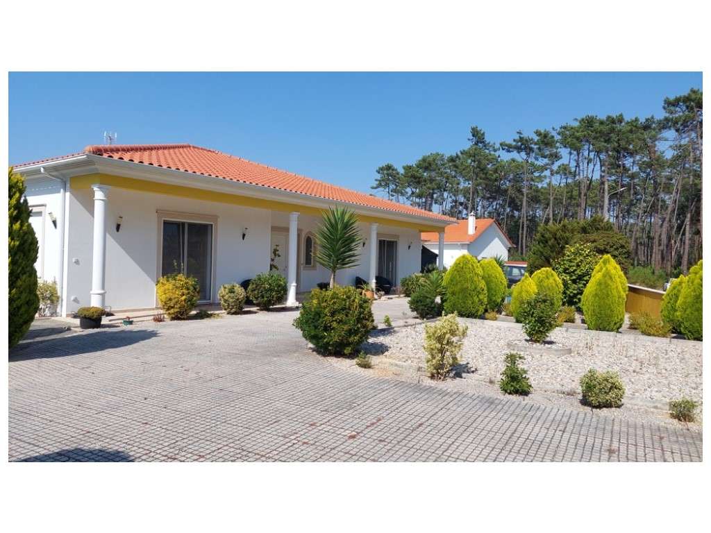 Moradia térrea, individual T4 com piscina e jacuzzi, zona Coimbrão-39