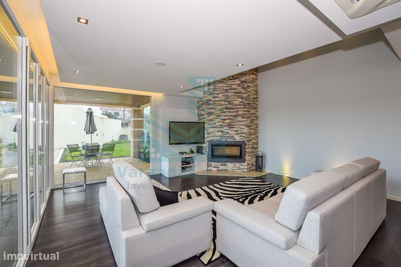 Moradia de luxo T5 com piscina e anexo-5