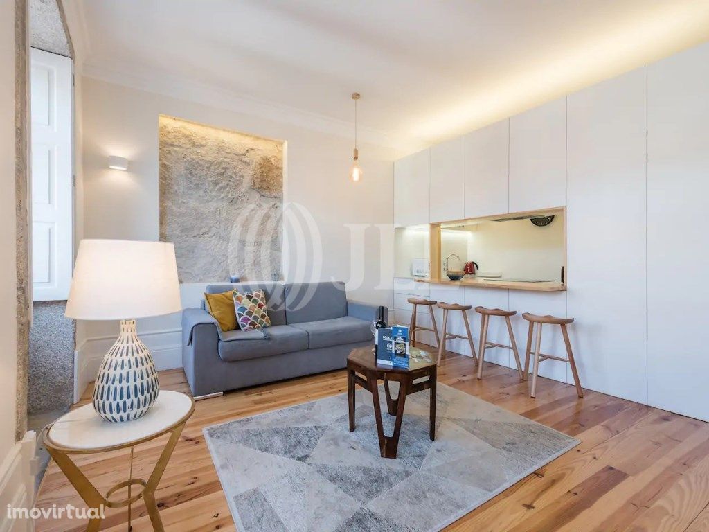 Apartamento T1, com varanda, na Batalha, Porto