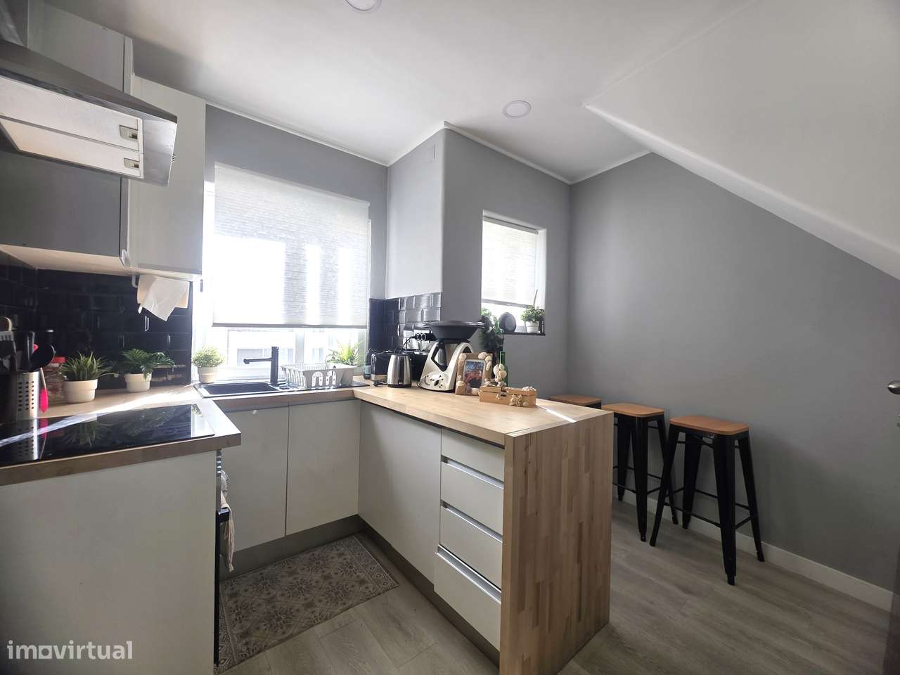 Apartamento T2 Duplex Recuperado - A 70m da Praia do Ouro-18