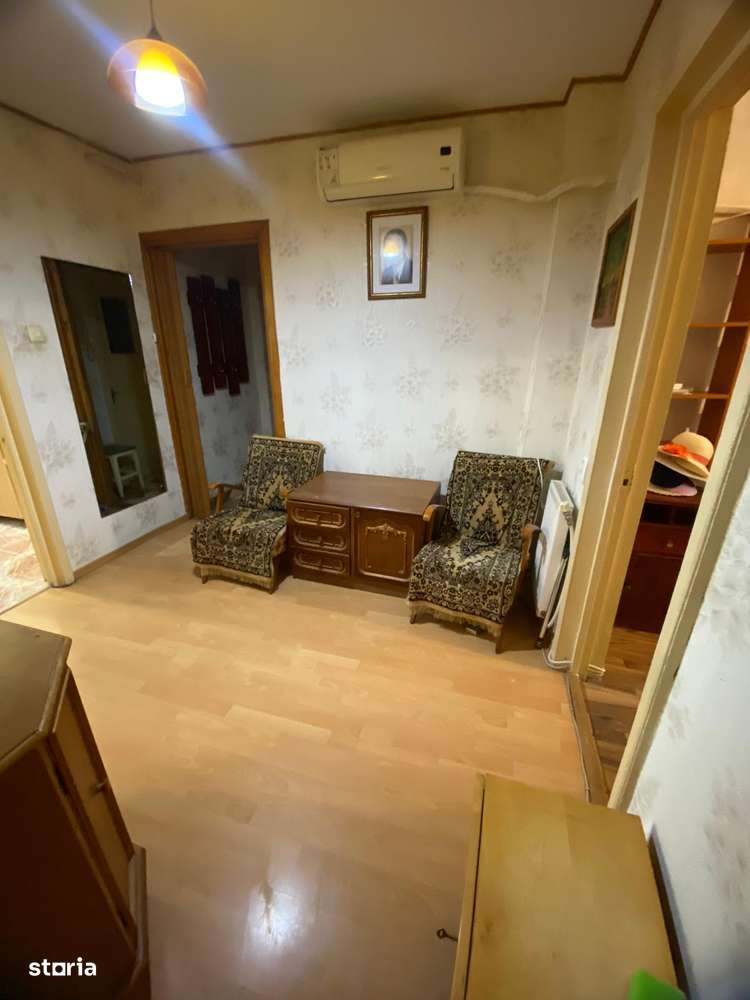 3 DECOMANDATE la etajul 2, Banca Nationala-12