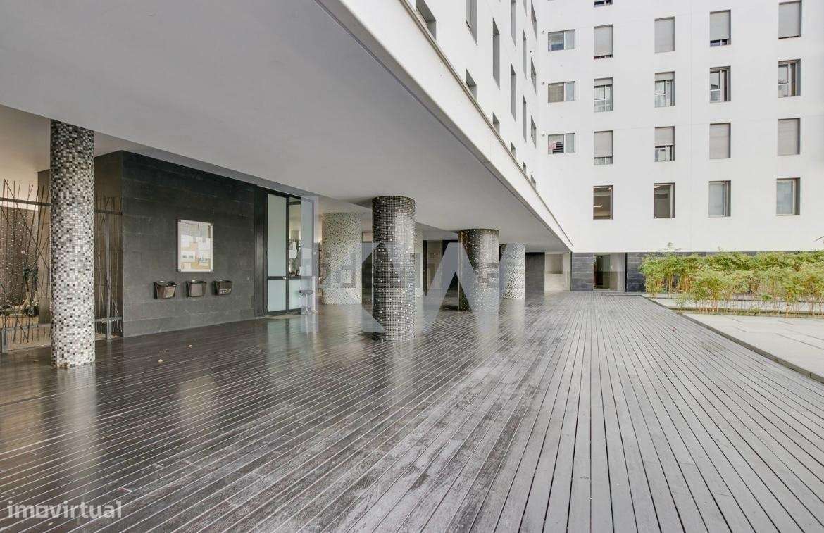 Situado em um condomínio fechado com uma ampla gama de comodidades - Grande imagem: 3/33