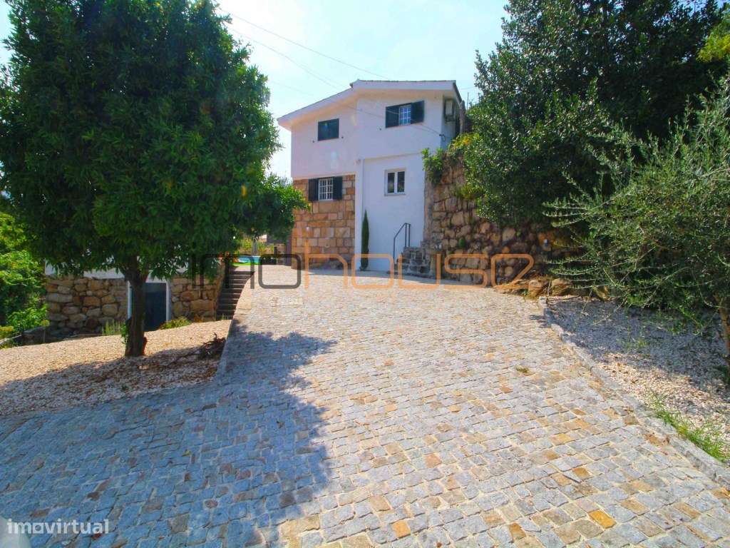 Quinta com Casa Remodelada e Antigo Moinho de Água Junto a Ribeiro-30