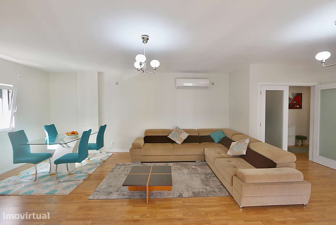 Excelente T3 com 164 m2 box e arrecadação - Grande imagem: 4/27