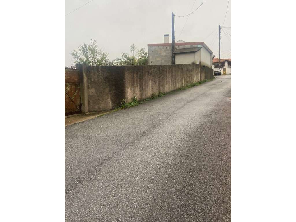 Casa térrea para recuperar na Carapinheira - Grande imagem: 4/23