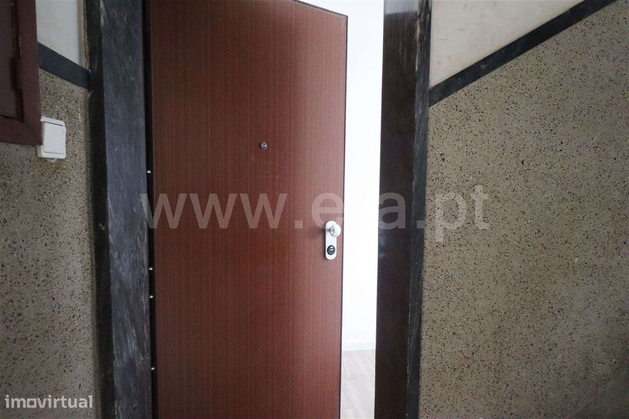 APARTAMENTO T2 COM QUINTAL; CRUZ DE PAU-17