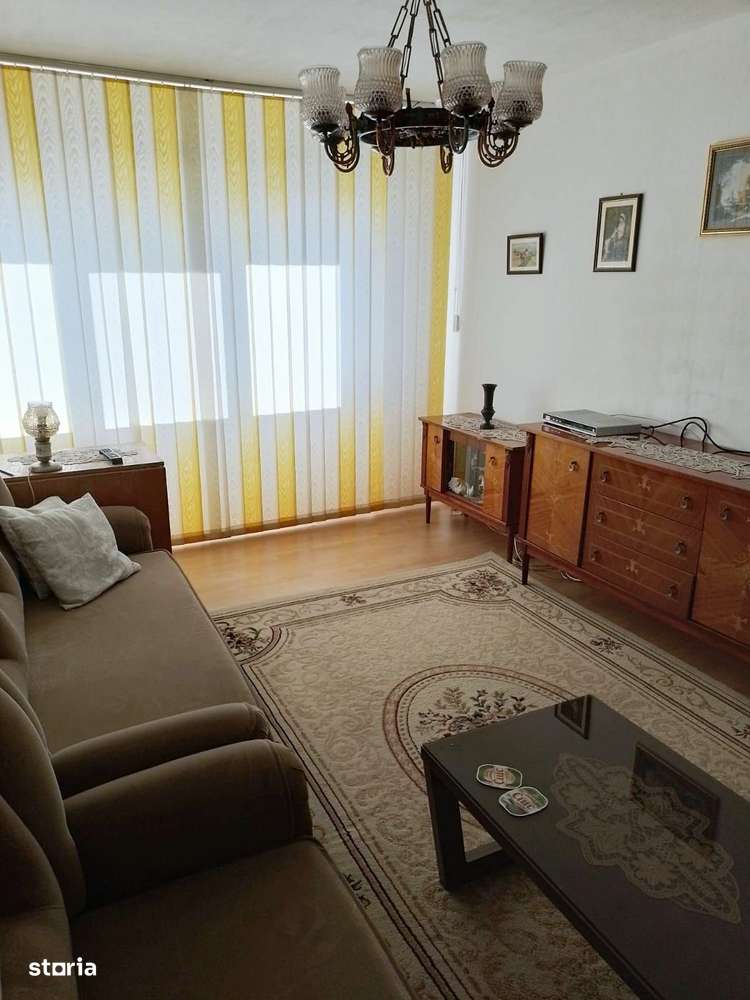 Apartament cu 3 camere, decomandat, zona Republicii-1
