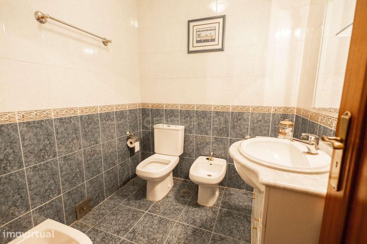 Apartamento T3 com 2 Suites e Terrço-Minde-11