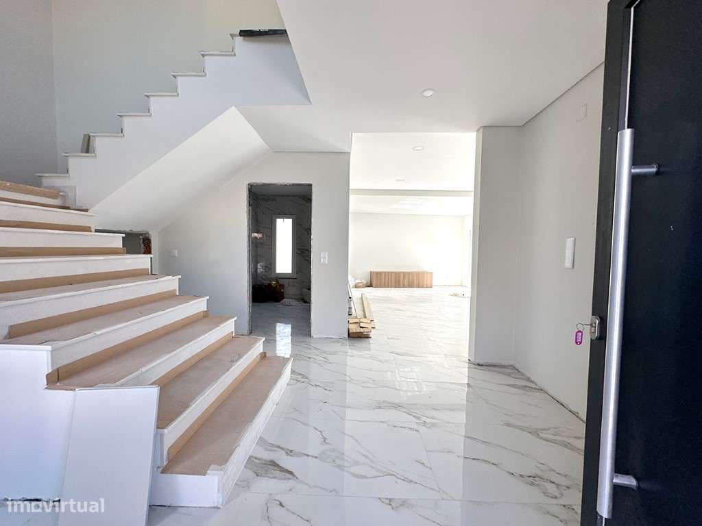 Moradia T5 a Venda em Azeitão com Vista para a Serra da Arrábida - Grande imagem: 5/22