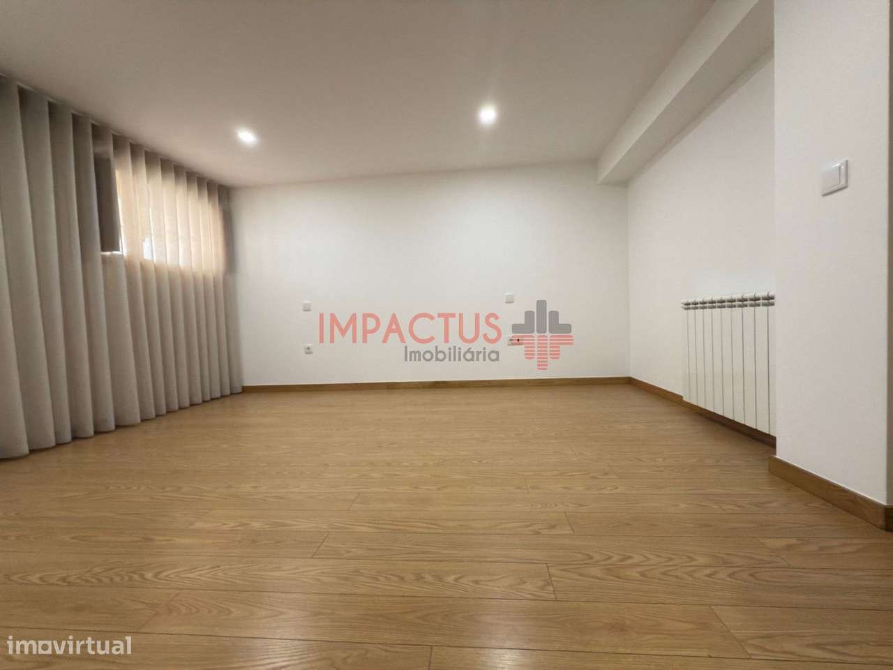 Imponente Moradia isolada com terreno de 1195m2-42