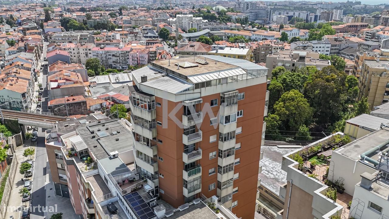 Apartamento T1, com varanda, no centro do Porto, junto ao Metro "Carol