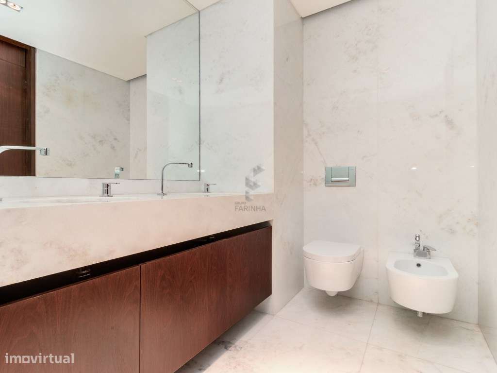 Apartamento T4 de elevado padrão, pronto a habitar na zona nobre do...-12