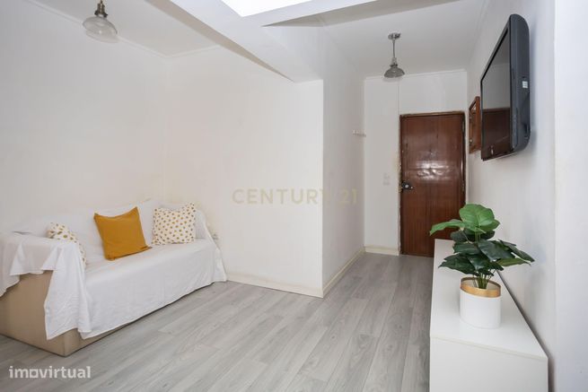 Apartamento T1+1 em Amadora com Elevador-16