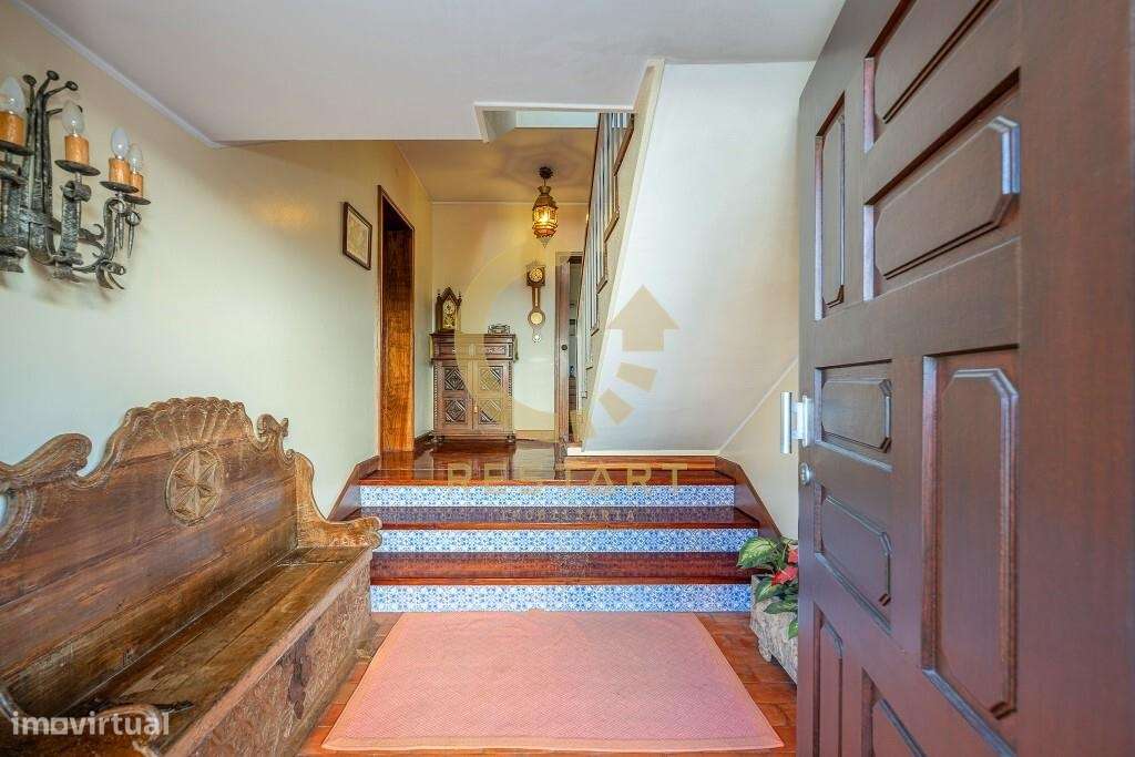 Moradia T5 com piscina e amplo terreno na Avenida de Francelos | Vila-31