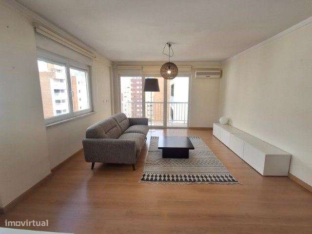 247P | Apartamento T1 mobilado, parqueamento e arrecadação | 85m2 L... - Grande imagem: 2/20