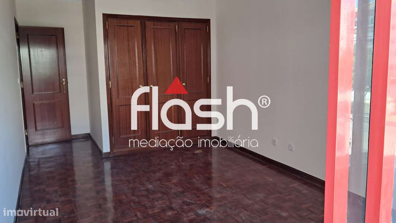 Apartamento T2 c/ parqueamento em Mem Martins-20