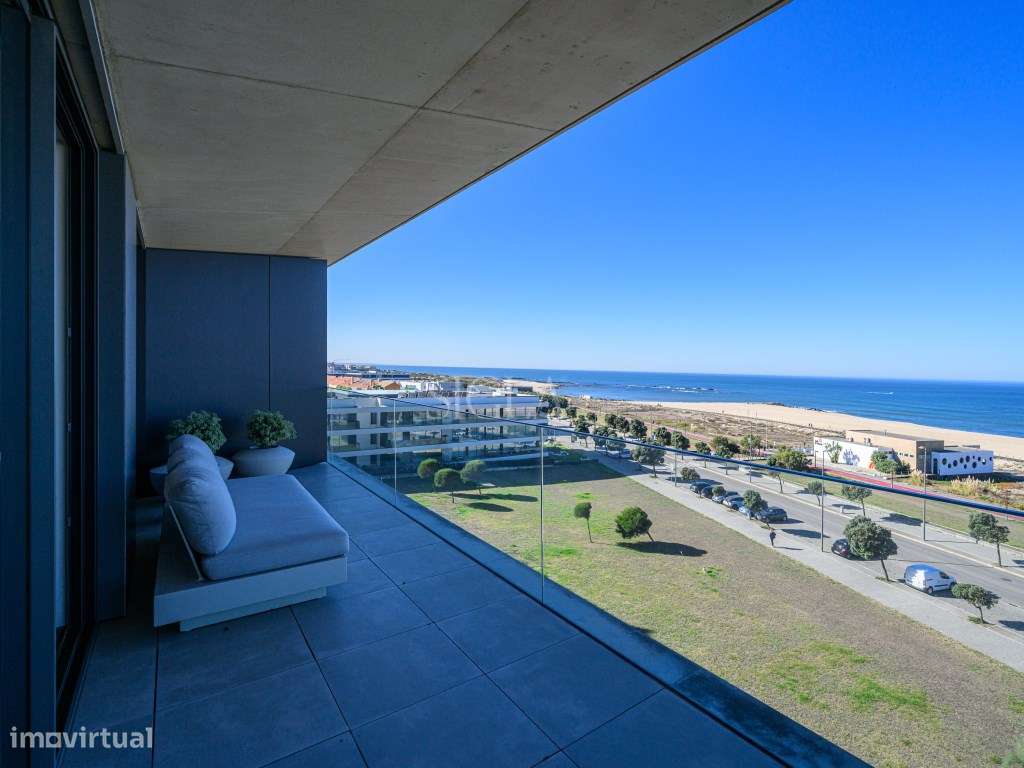 Penthouse T3 com piscina no terraço - Primeira linha de Mar-3