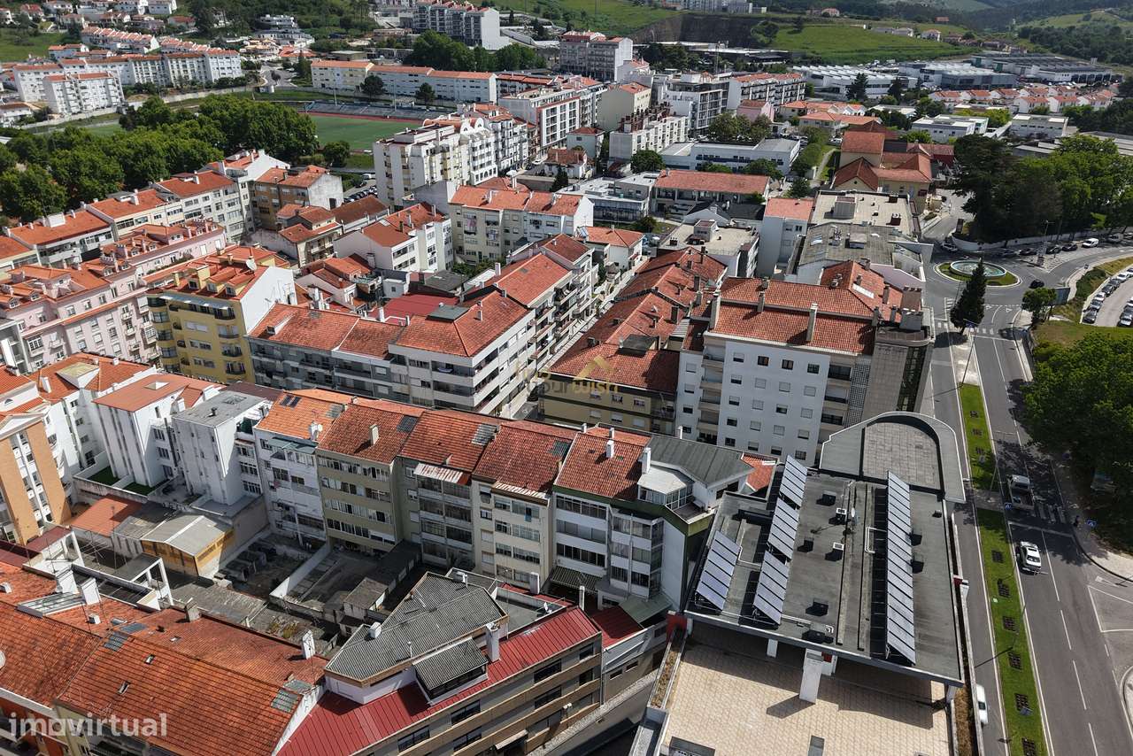 Apartamento T3 com Localização Premium no Centro de Alcobaça-17