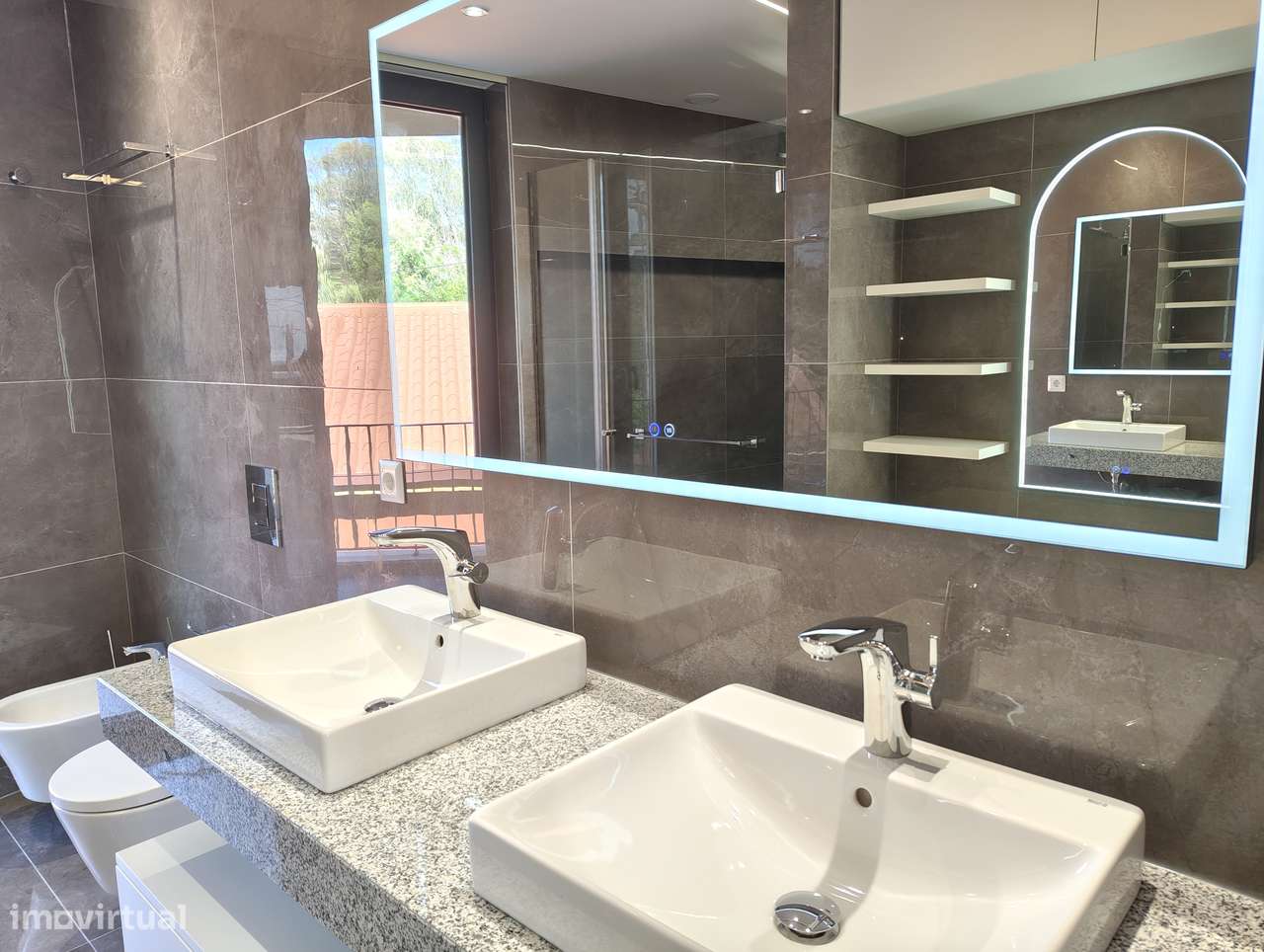 Moradia T4 com piscina e jardim em Canidelo-23