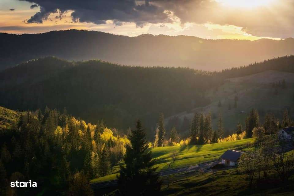 Teren de munte retras, cu peisaj superb 26350 mp-4
