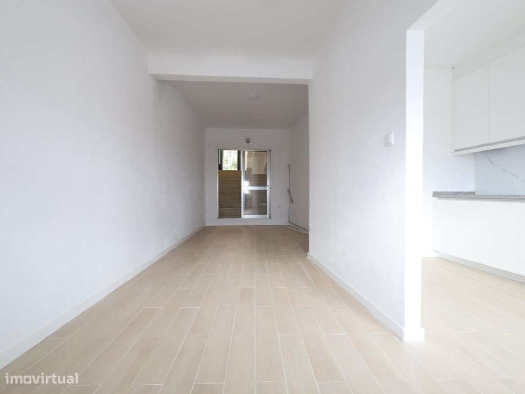 Moradia com 3 habitações independentes - Grande imagem: 4/17