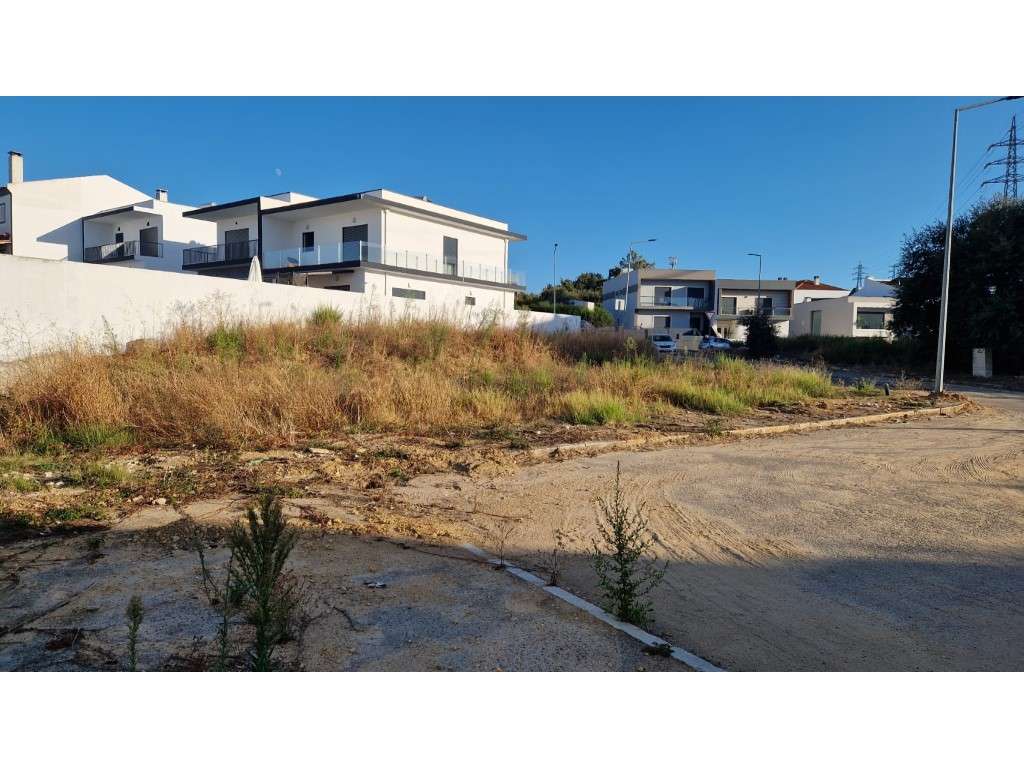 Terreno Urbano para construção de Moradia Quinta da Amizade-5