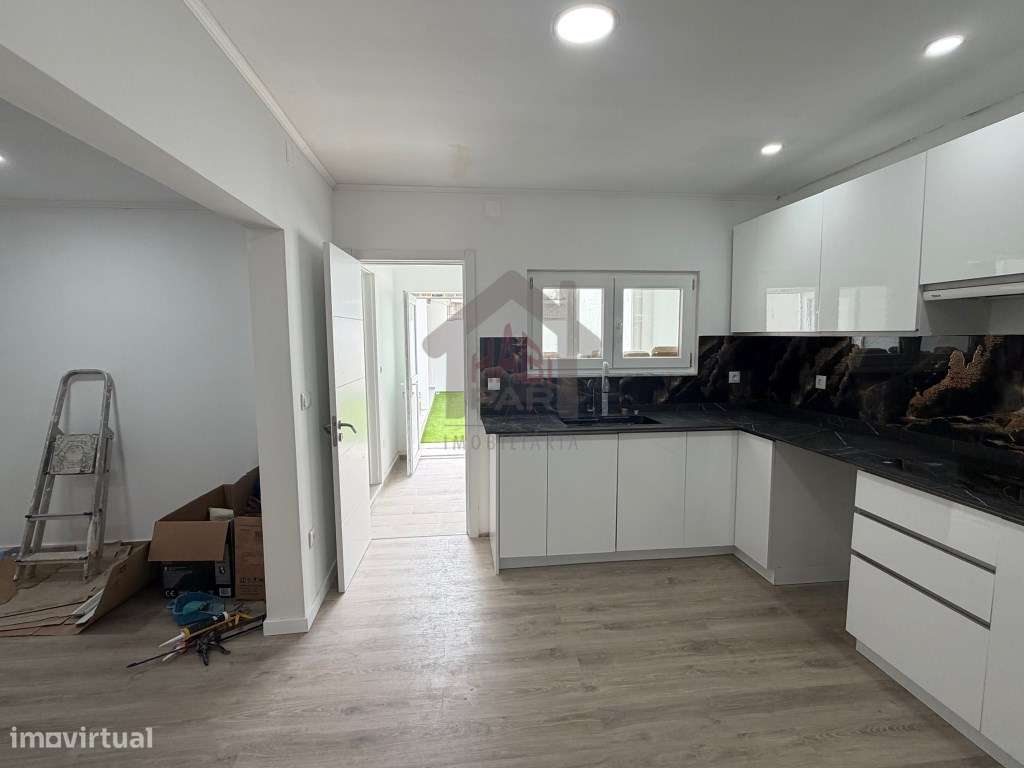 Excelente Moradia Renovada Centro Histórico de Salvaterra de Magos-10