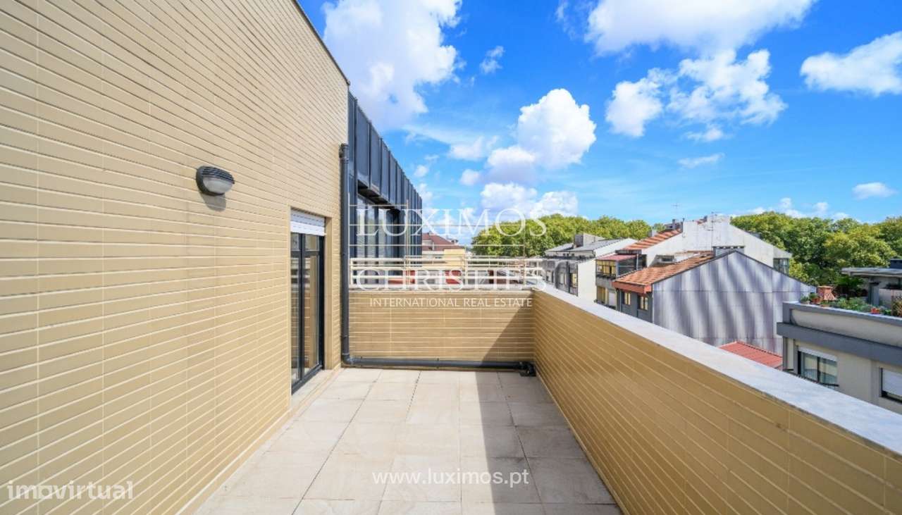Apartamento T2 com terraços à venda no centro do Porto - Grande imagem: 2/20