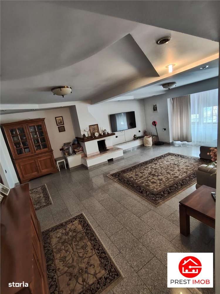Apartament si spatiu comercial de vanzare-1