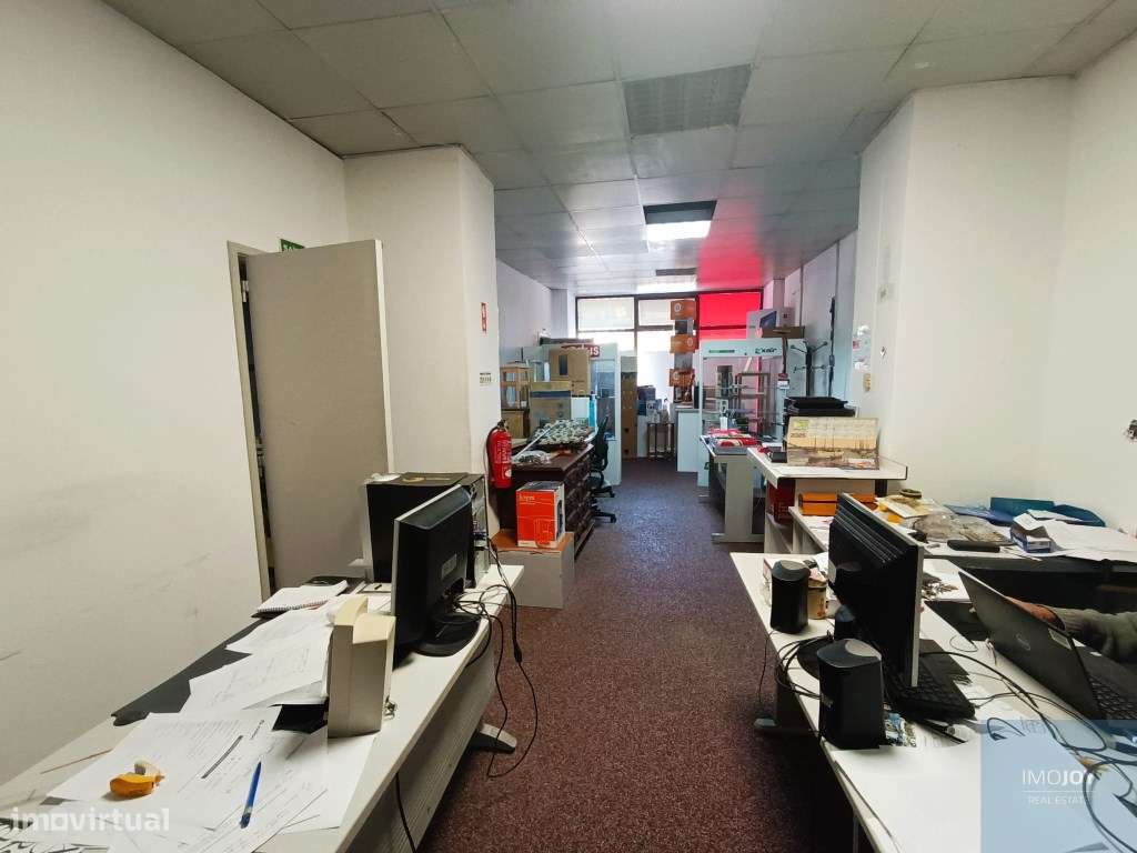 Espaço Comercial 300 m2 com Estacionamento Privativo em Benfica - Grande imagem: 2/41
