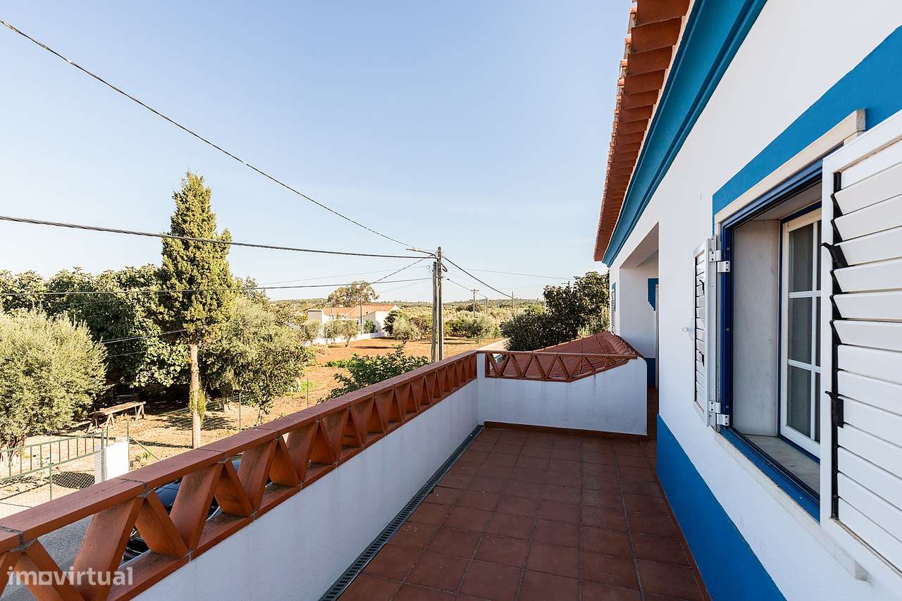 Moradia Isolada T4+2 com 245 m2 em Lote com 961 m2 na Aldeia de Nora,-56