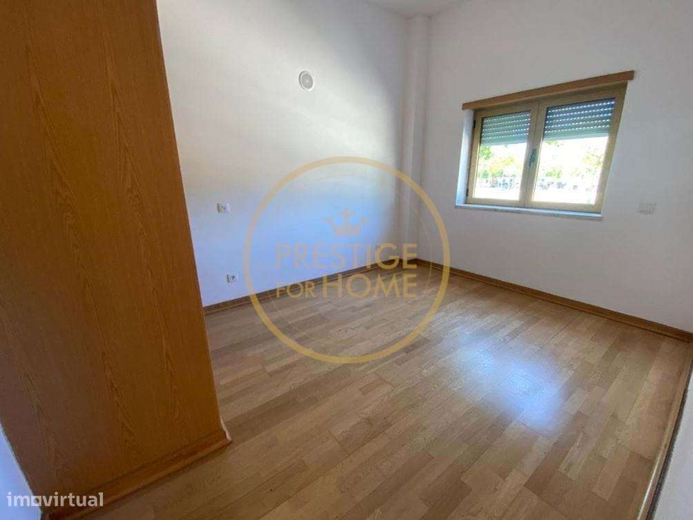 Apartamento T2 com Varanda – Vale de Rãs-10