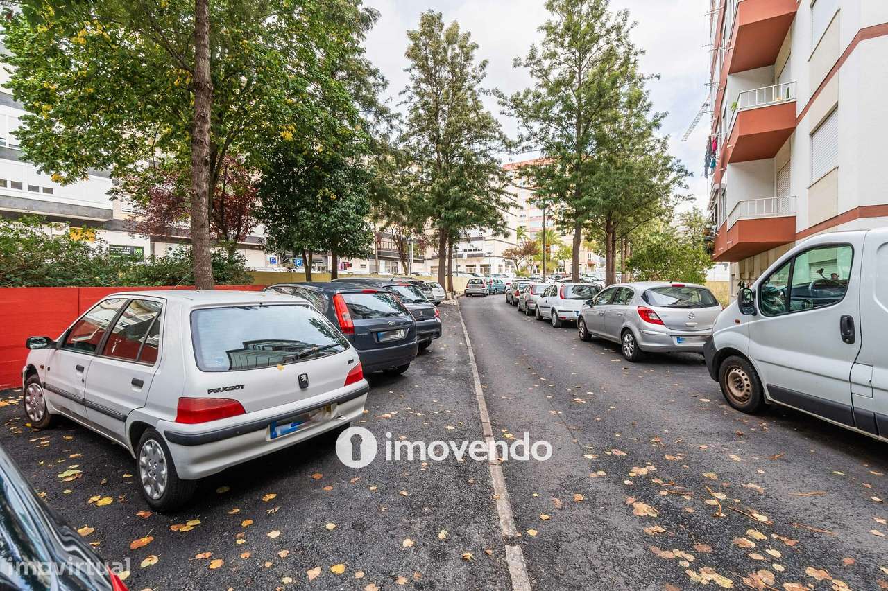 Apartamento T2 com áreas amplas, em Odivelas-39