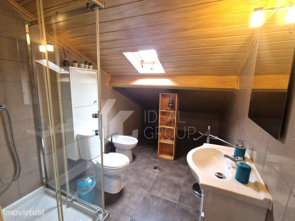 Moradia com Piscina em lote de 1.599 m² na Silveira-16