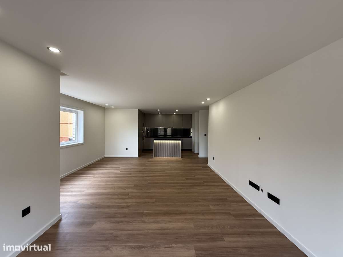 Apartamento T 3  com boas áreas remodelado junto à praia-3